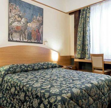 Camera economy in hotel tre stelle ad Assisi con piscina, spa e centro benessere