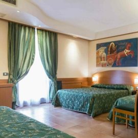 Camera standard in hotel tre stelle ad Assisi con piscina, spa e centro benessere