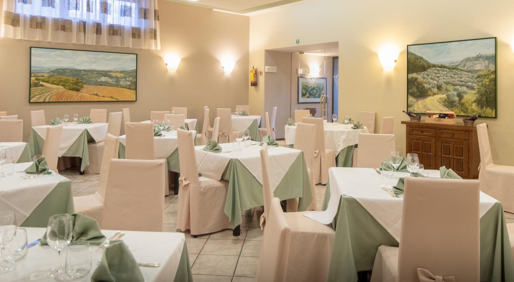 Ristorante in hotel tre stelle con piscina esterna, centro benessere e SPA