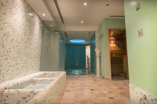 Centro benessere e SPA dell'hotel con percorso kneipp, vasca idromassaggio e sauna finlandese | Hotel La Terrazza ad Assisi | Hotel tre stelle ad Assisi con ristorante, centro benessere, SPA e ristorante interno